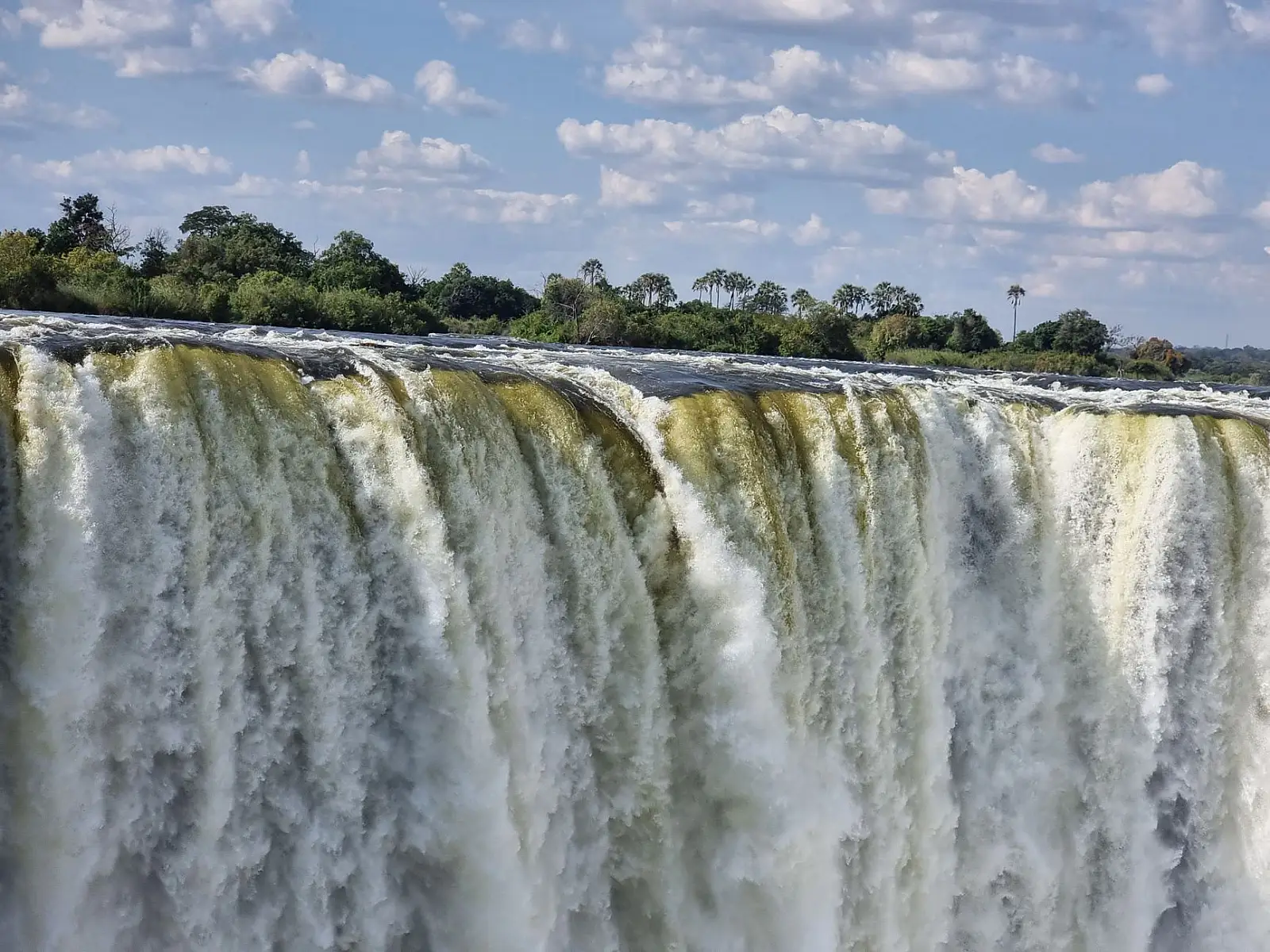 Victoria Falls: Zambia or Zimbabwe, and When to Go