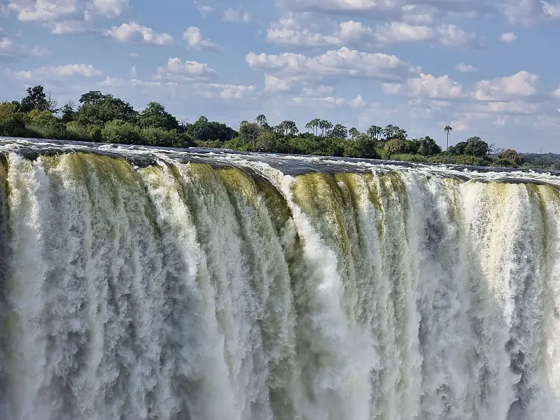 Victoria Falls: Zambia or Zimbabwe, and When to Go